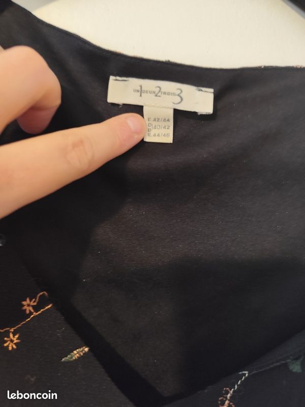 T-shirt Noir 1.2.3 Taille 42 Femme - Manches Longues, Col V, Viscose, Occasion Bon état