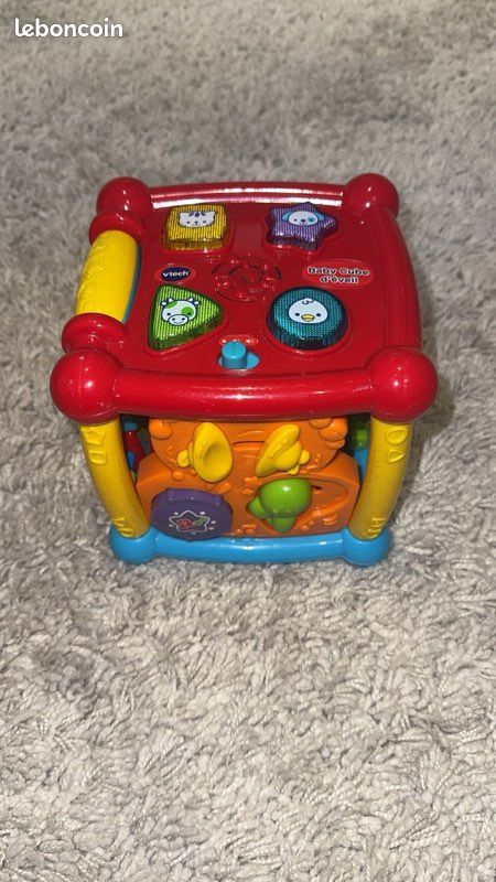 Cube d’éveil VTech Baby – Jouet interactif évolutif (image 1)