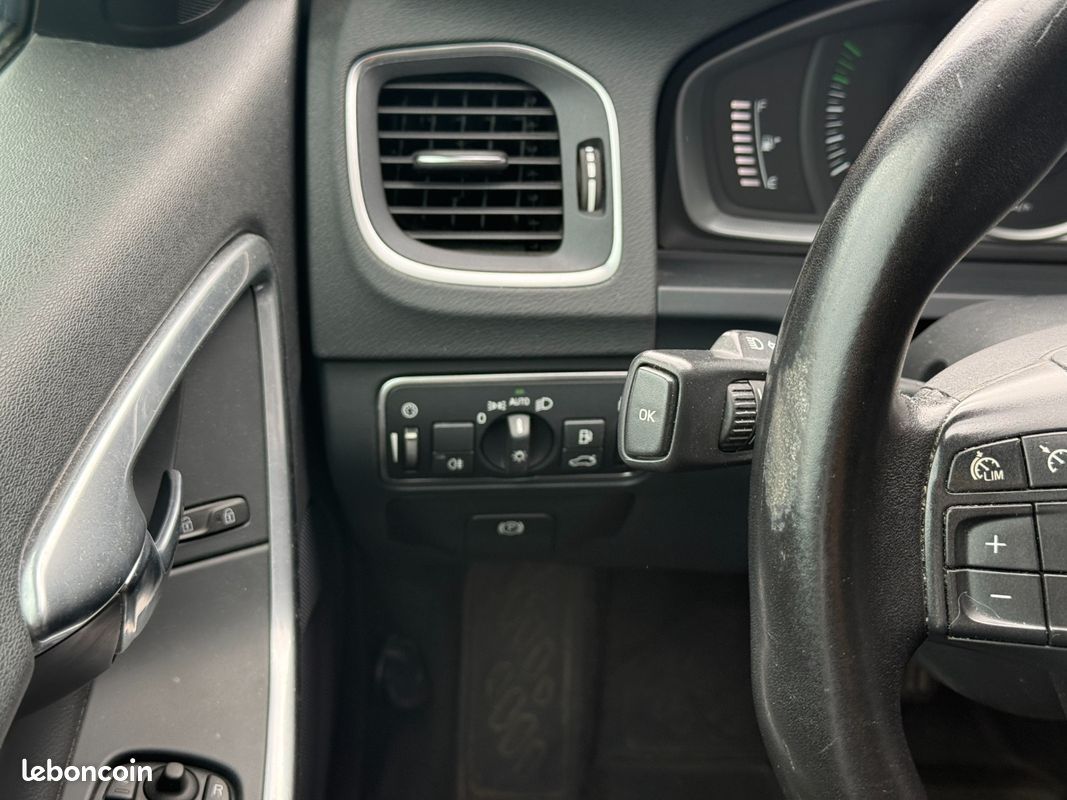 VOLVO V60 D4 190 ch StopStart Geartronic 8 Momentum (image 15)
