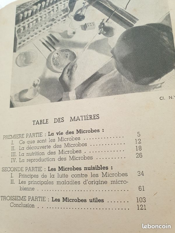 Livre ancien sur microbiologie. Le monde des microbes (image 5)