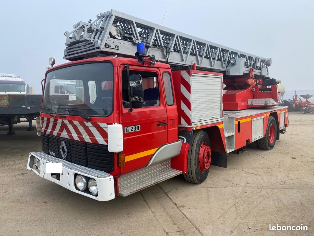 Camion pompier RENAULT G230 (image 2)