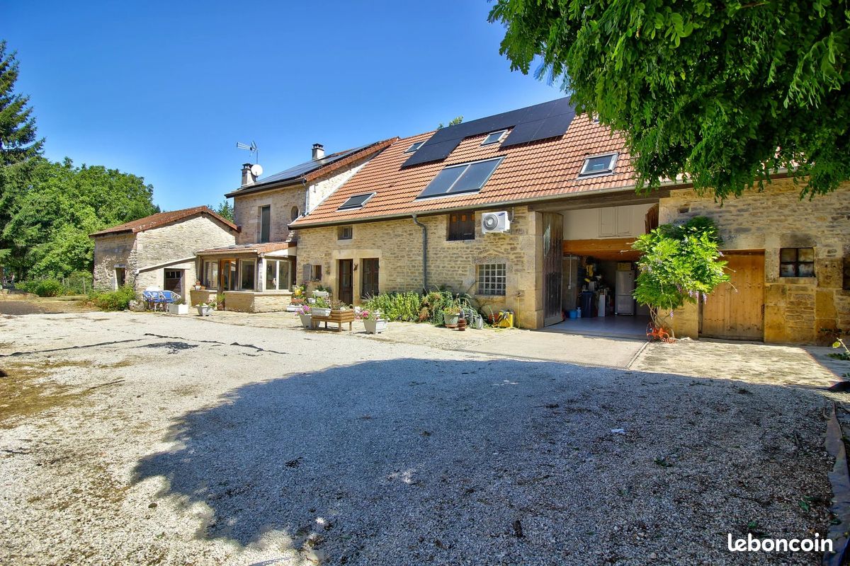 Maison 12 pièces 308 m² · à Saint-Martin-du-Mont · 308 m² · 478 000 €