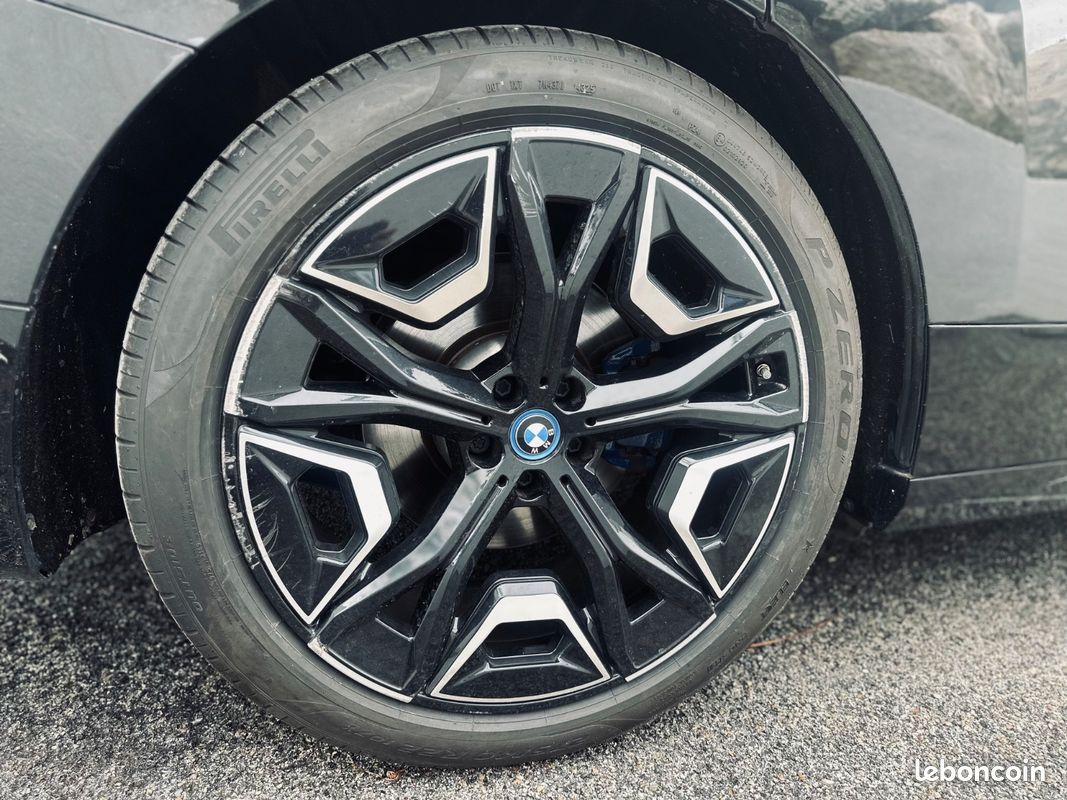 BMW iX 40e 326CH xDrive + CARPLAY SANS FIL + SIEGES CHAUFFANTS/VENTILES/MASSANTS/ELECTRIQUES + HARMAN KARDON + 1ERE MAIN + GARANTIE 12 MOIS (image 20)