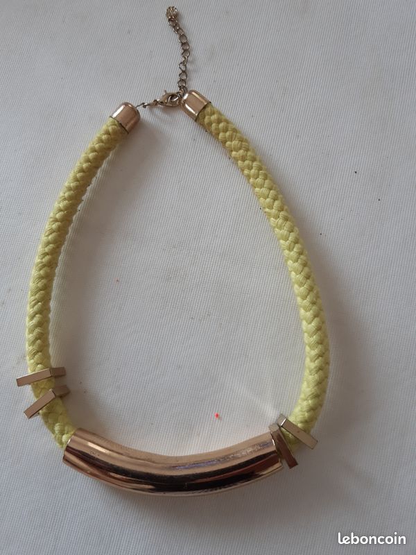 Collier tour de cou jaune et doré (image 1)