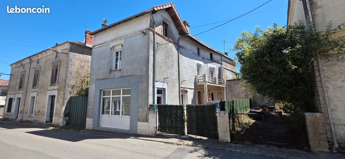 Maison 4 pièces 135 m² · à Champagne-Mouton · 135 m² · 60 000 €