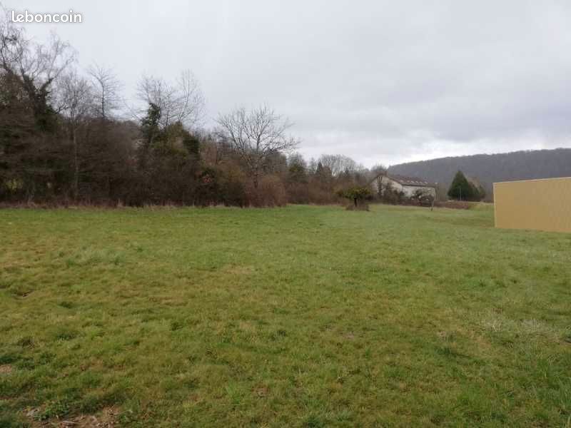 Terrain 597 m² · à Amagney · 72 000 €