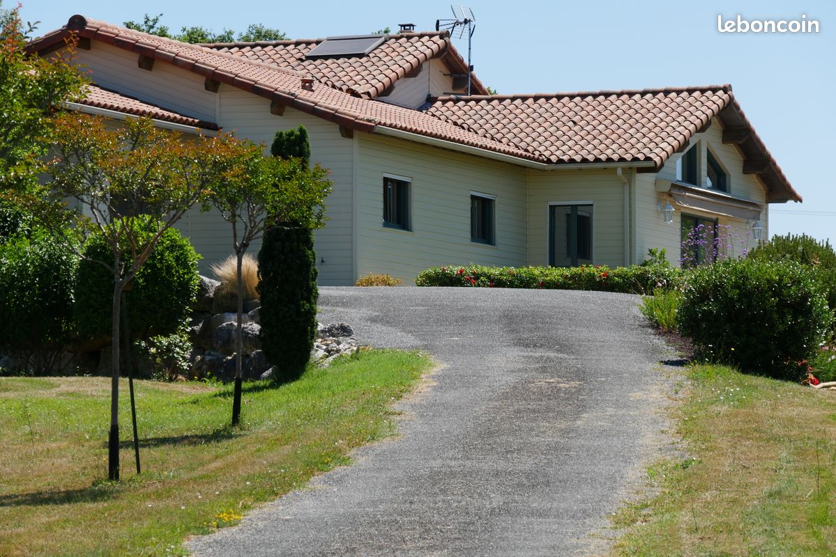 Maison 5 pièces 200 m² · à Nontron · 200 m² · 370 000 €