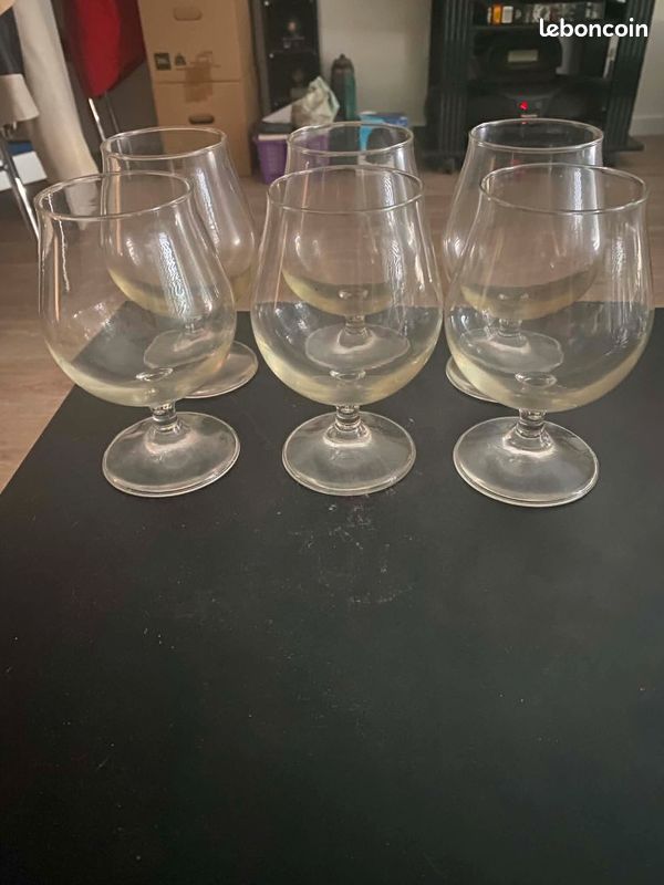 Verres à vin (image 1)