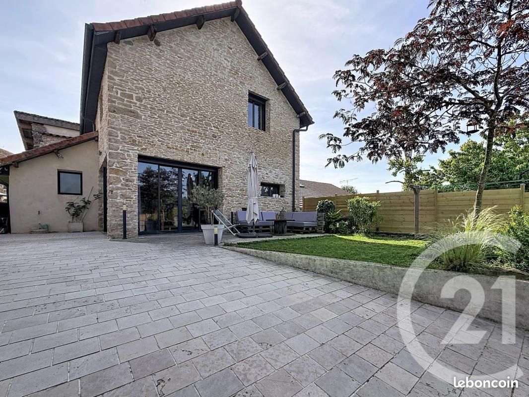 Maison 5 pièces 131 m² · à Saint-Marcel-Bel-Accueil · 131 m² · 355 000 €