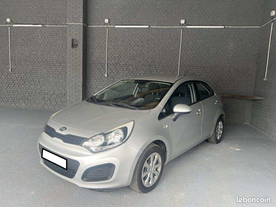 Kia rio iii 1.1 crdi 75ch faible kilometrage (image 2)