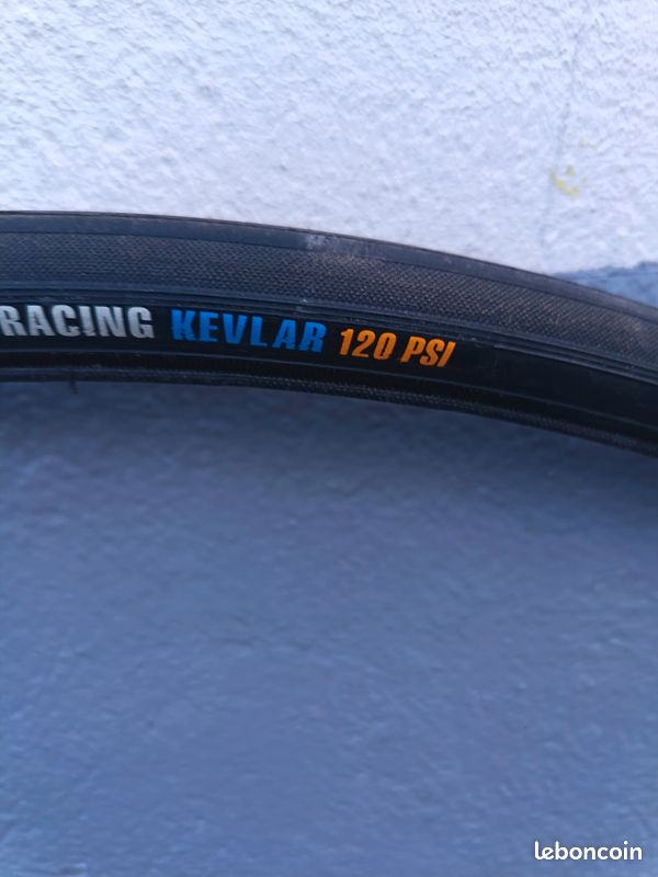 Lot 2 Pneus Vélo Route 700x23c - YUMEIGE Bleu - 23-622 - Chambre à Air Incluse - Pression 110 PSI - Anti-crevaison - Roues Avant/arrière