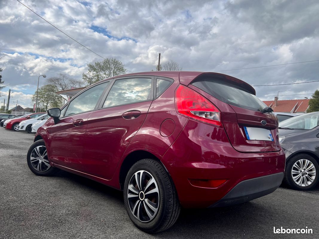 Ford fiesta 1.2i / 60 ch / kit de distri ok / ct ok et garantie 48 mois possible (image 2)