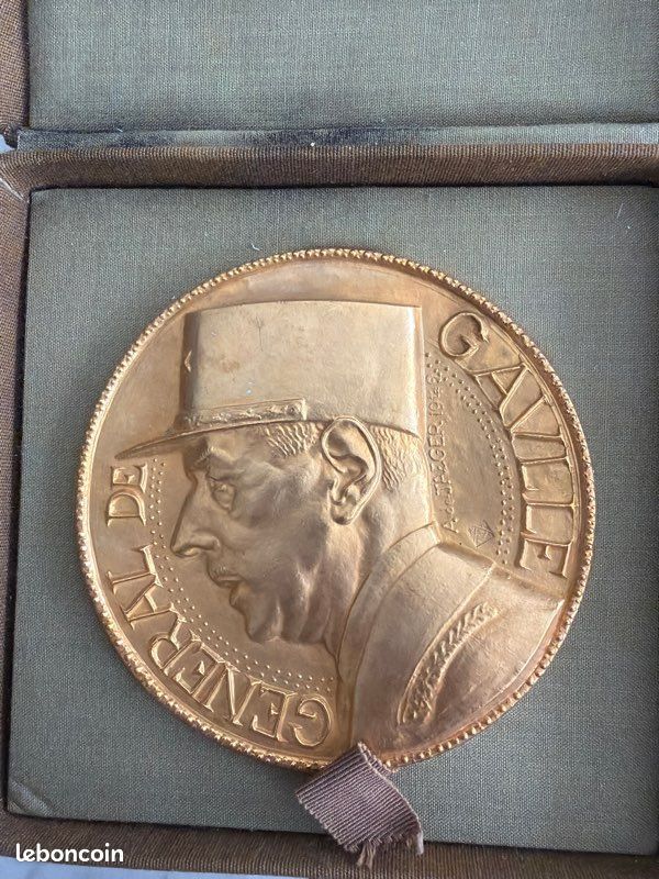 Médaille 110 CHARLES DE GAULLE EDITION SPÉCIALE JAEGER certificat d'authenticité