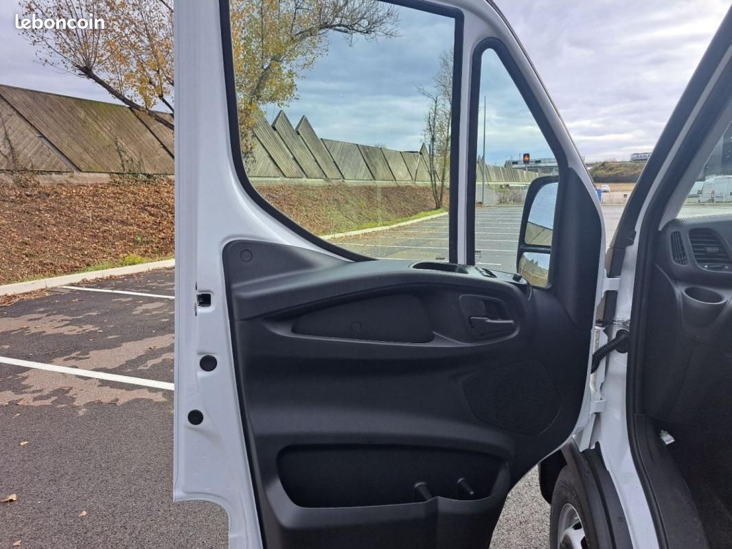 Iveco Daily FOURGON 35S18 A8 180CV 3L L4H2 16M3 (image 29)