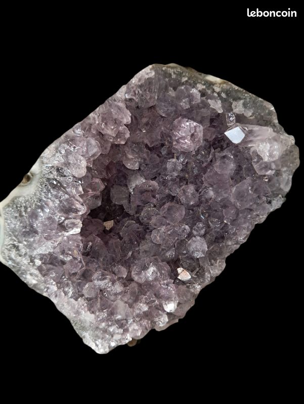 Géode massive Améthyste Uruguay AA violet froid 750 grs (image 5)