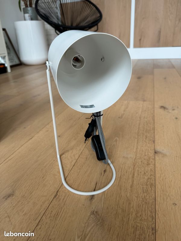 Lampe de bureau blanche (image 2)