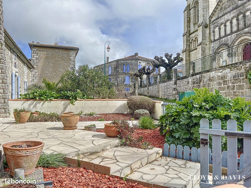 Maison 5 pièces 142 m² · à Chenac-Saint-Seurin-d'Uzet · 142 m² · 273 000 €