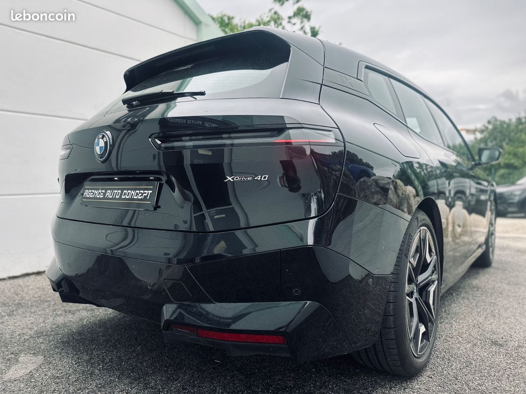 BMW iX 40e 326CH xDrive + CARPLAY SANS FIL + SIEGES CHAUFFANTS/VENTILES/MASSANTS/ELECTRIQUES + HARMAN KARDON + 1ERE MAIN + GARANTIE 12 MOIS (image 4)
