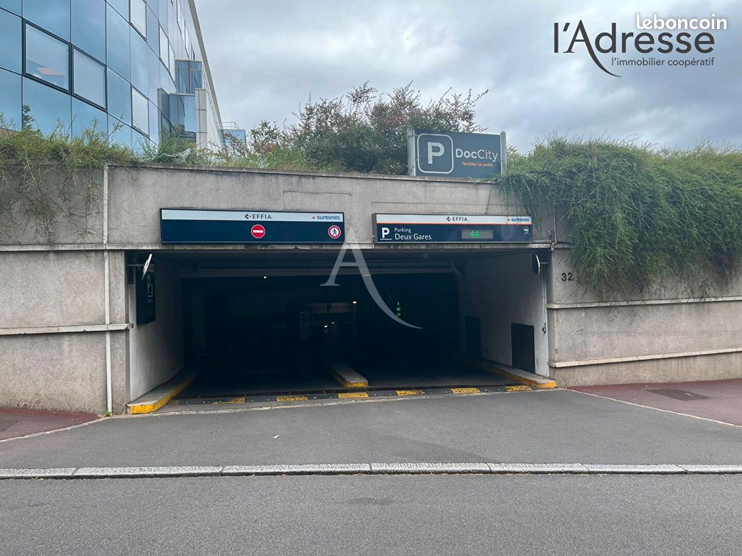 Parking/box SURESNES · 90 €/mois