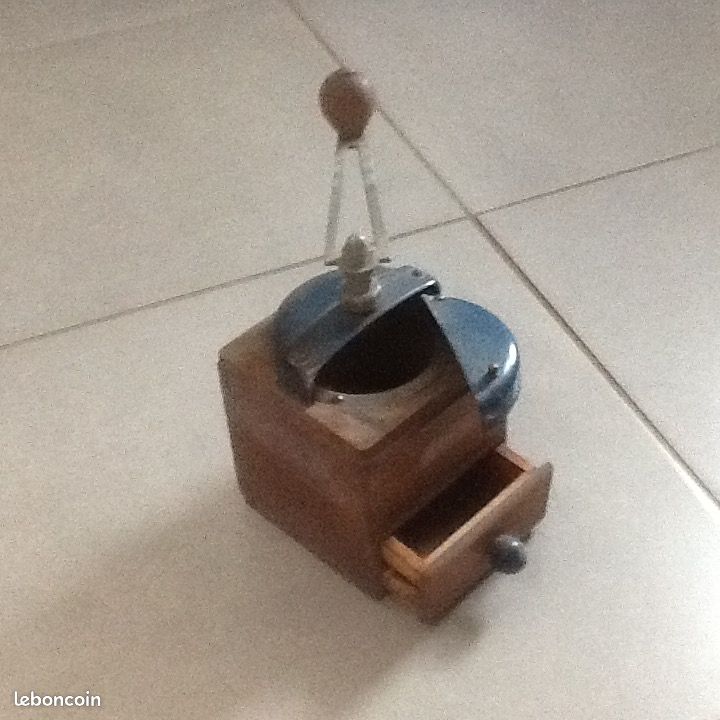 Moulin à café ancien (image 2)