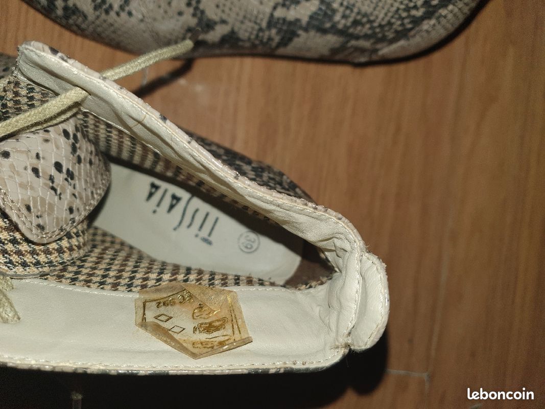Petites bottines boots effet serpent pointure 39 (image 3)