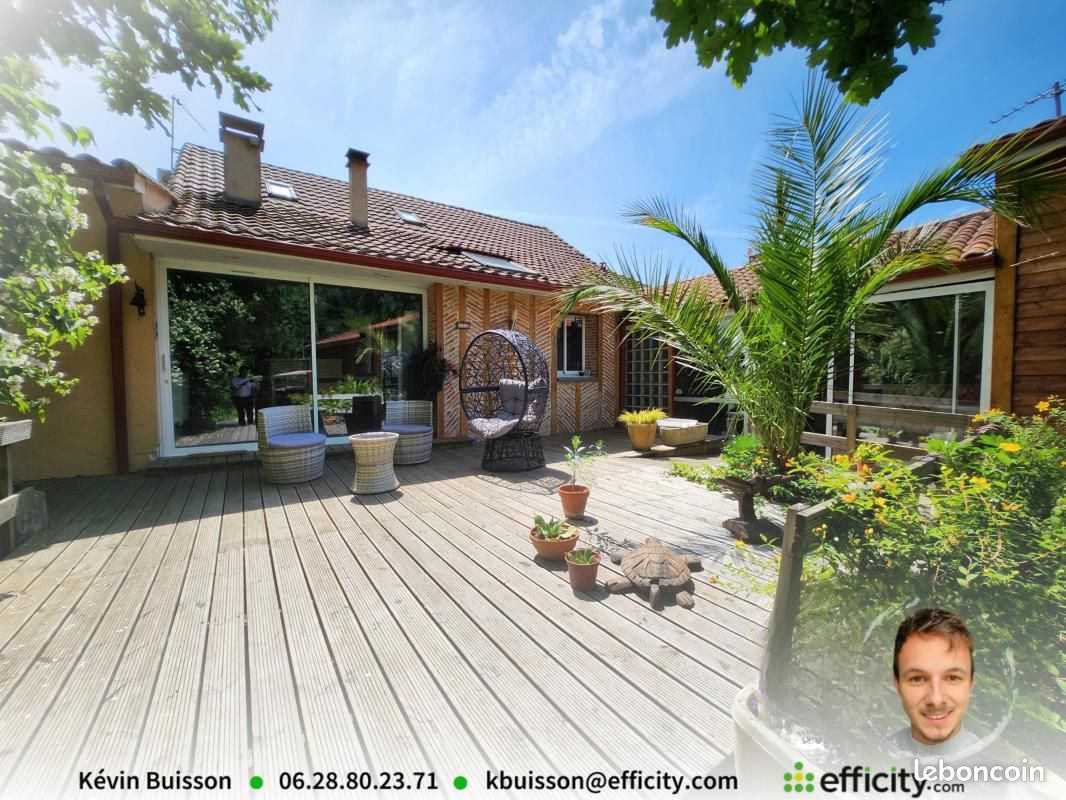 Maison 6 pièces 185 m² - Aubeterre-sur-Dronne 16390 (image principale 0)