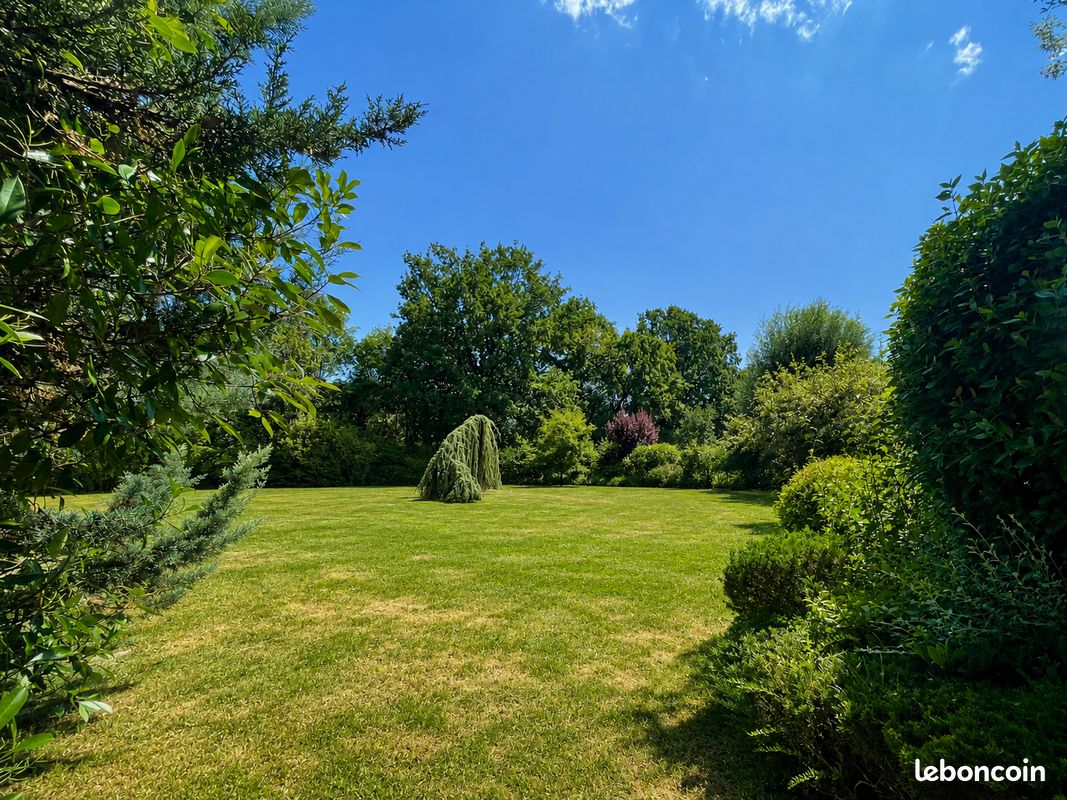 Terrain 700 m² · à Divonne-les-Bains · 700 m² · 520 000 €