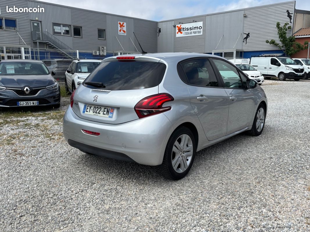 Peugeot 208 Style Edition (image 4)