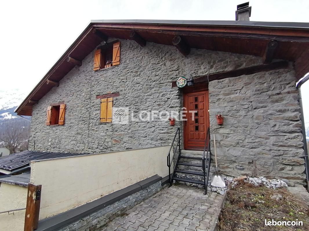 Maison 8 pièces 233 m² · à Montvalezan · 232,8 m² · 890 000 €