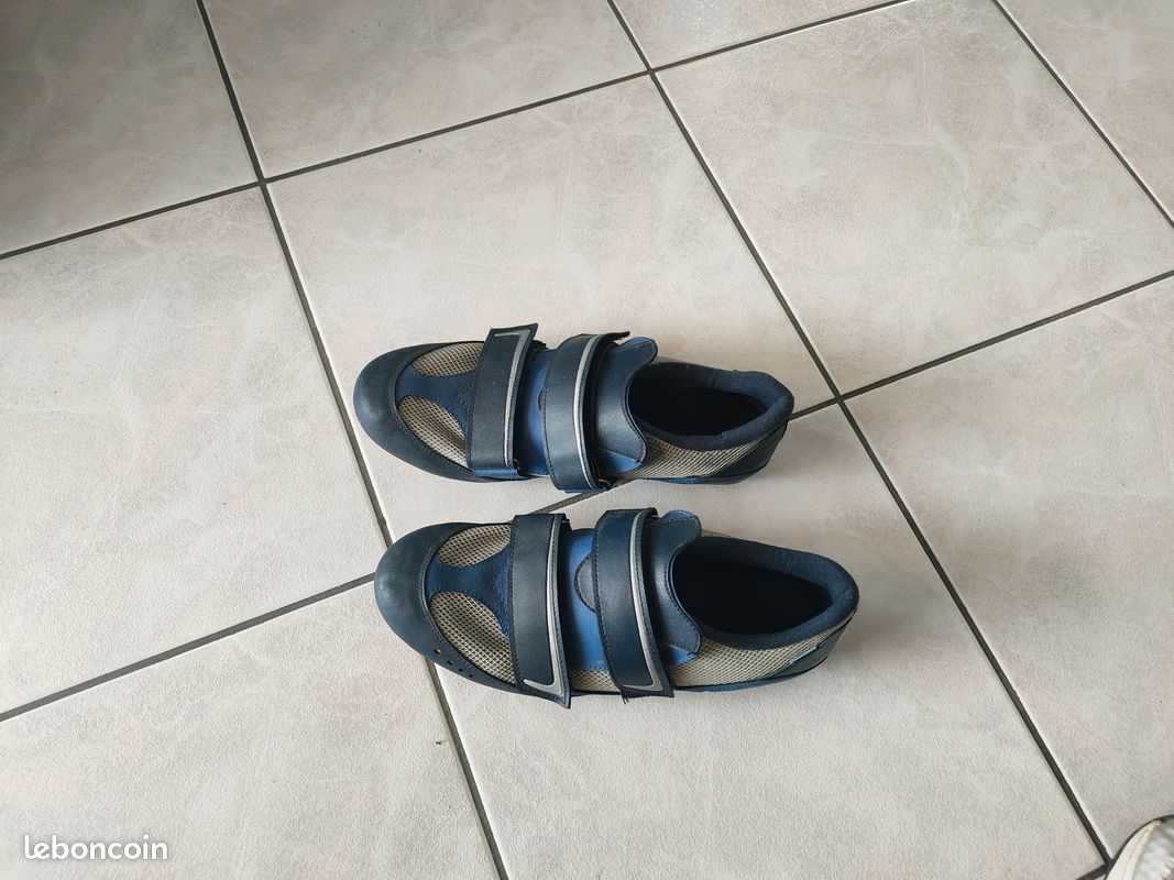 Chaussures de vélo route Décathlon T43 (image 1)