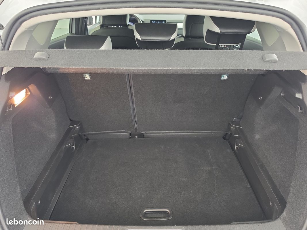 RENAULT Captur TCe 140 EDC - 21 Intens (image 25)