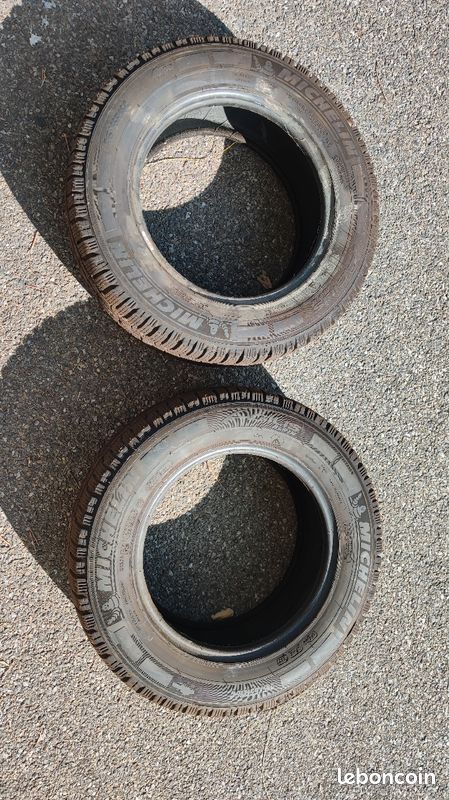 Lot 2 Pneus Neige Michelin 215 65R15C Agilis Alpin tat NEUF Utilitaire 
