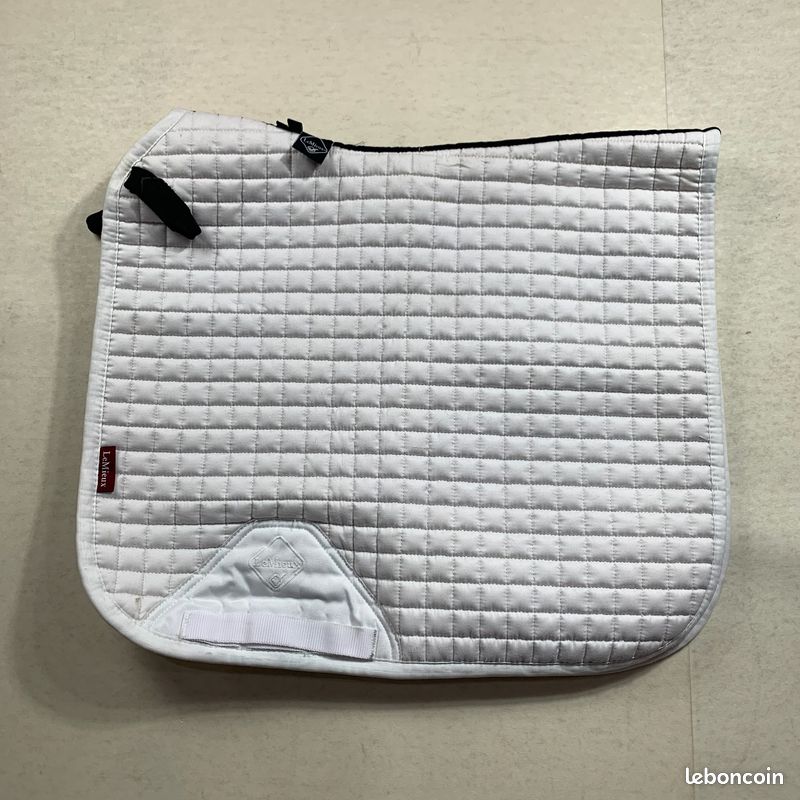 Tapis de dressage Puissance Suede Square noir LeMieux | OHLALA