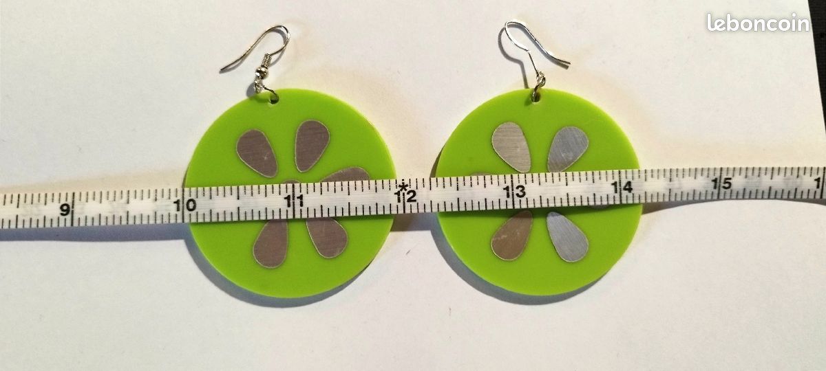 Deux paires de boucles d'oreilles (image 2)