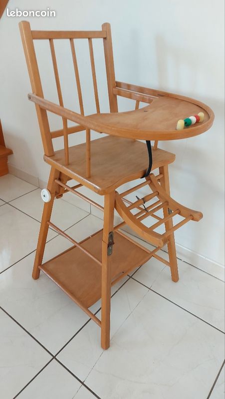 Chaise haute en bois (image 1)