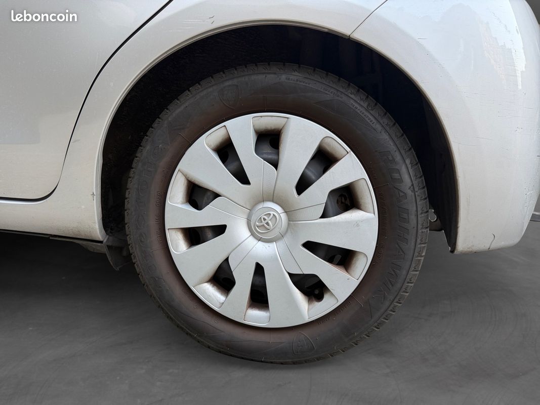 TOYOTA YARIS Hybride 100 ch Dynamic Caméra De Recul Radar De Recul Ouverture Fermeture sans clé Keyless GPS Boîte Auto Garantie 12 mois (image 20)