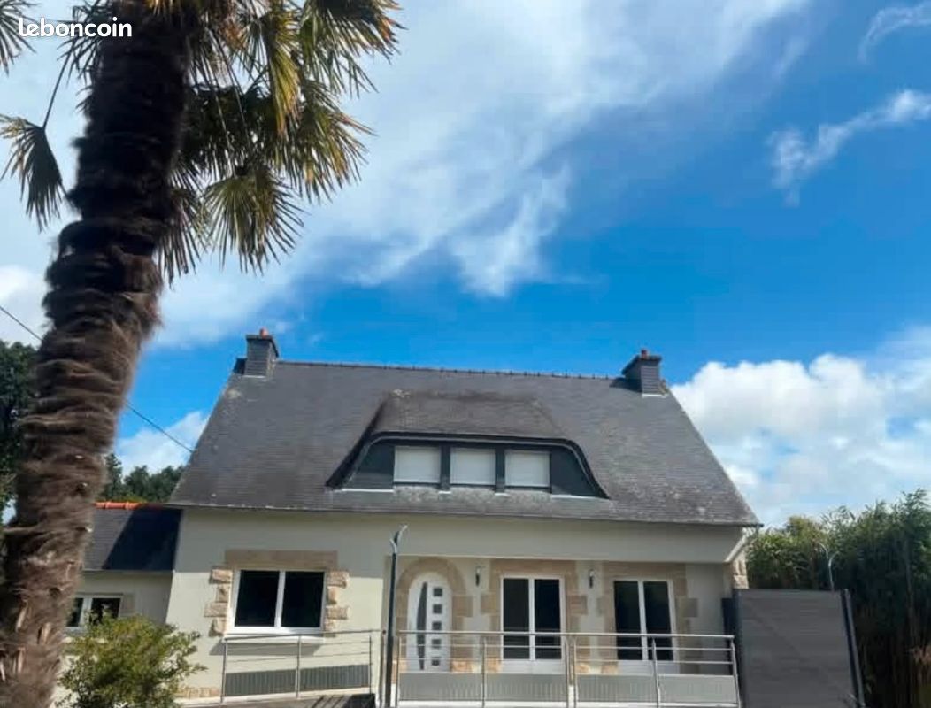 Maison 9 pièces 140 m² · à Rostrenen · 140 m² · 950 €