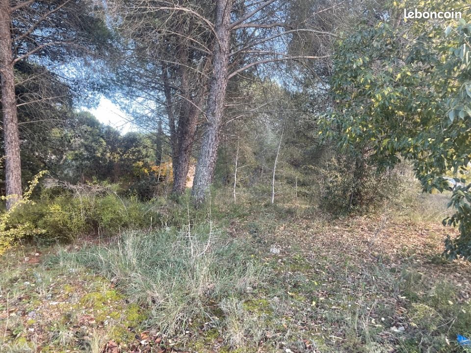 Terrain 901 m² · à Alleins · 270 000 €
