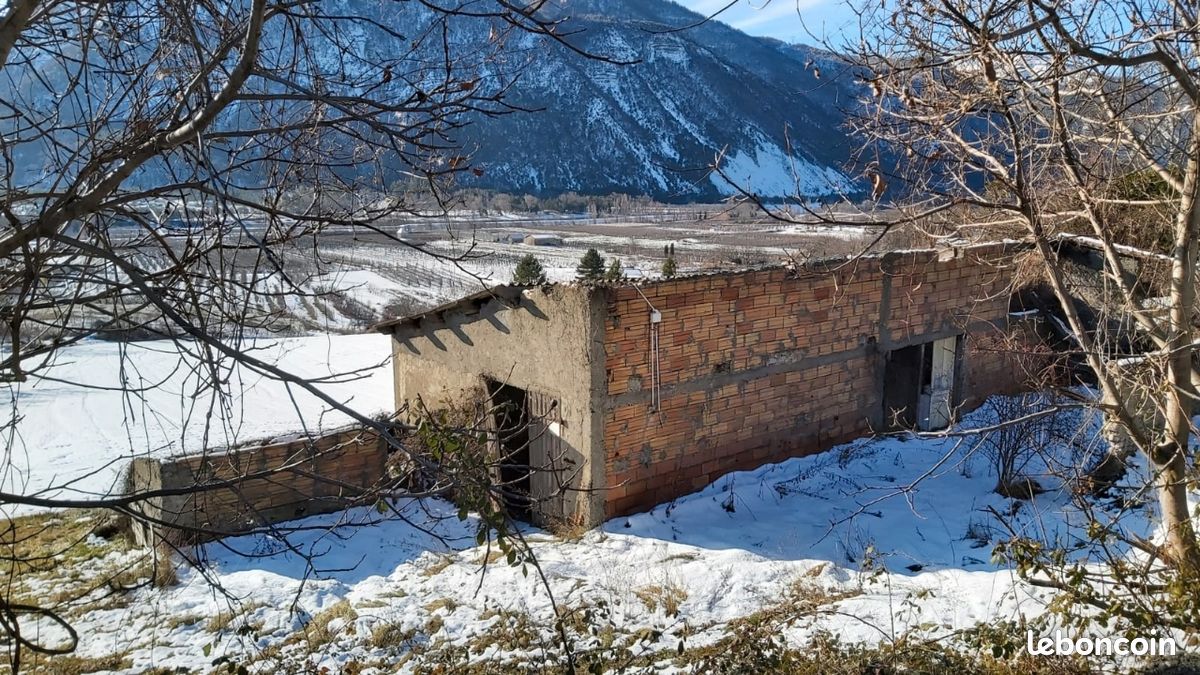 Terrain avec bâtisse à réhabiliter – Remollon (Alpes) · 132 000 €