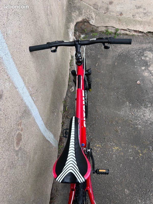 Vélo De Route Gitane – Cadre Alu Rouge, Taille 54, 24 Vitesses Shimano, Homme