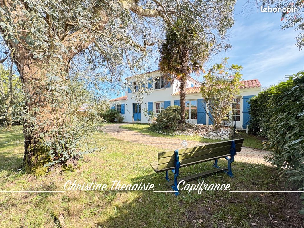 Maison 8 pièces 134 m² · à La Garnache · 134 m² · 469 980 €