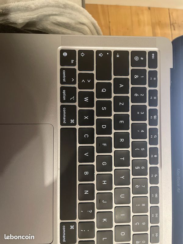 MacBook Air 2020 (image 1)