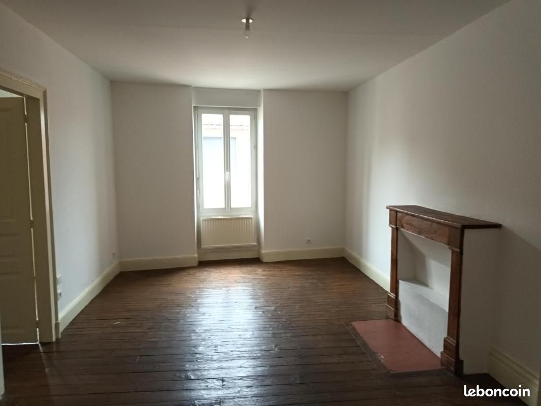Appartement 3 pièces 79 m² · à Decazeville · 79 m² · 400 €