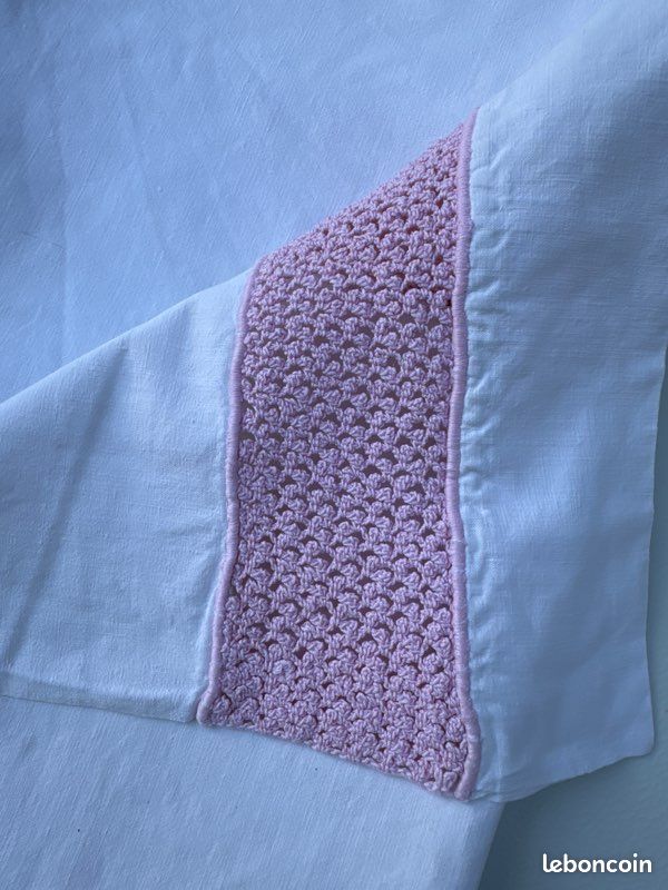 Petit drap brodé 170 x 114 cm (image 3)