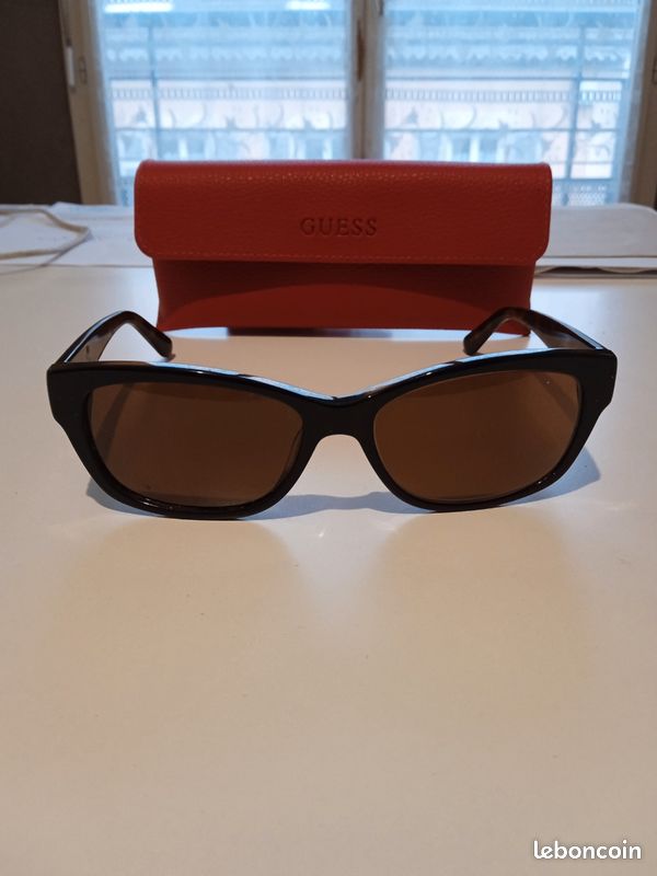 A vendre lunettes de soleil GUESS (image 1)