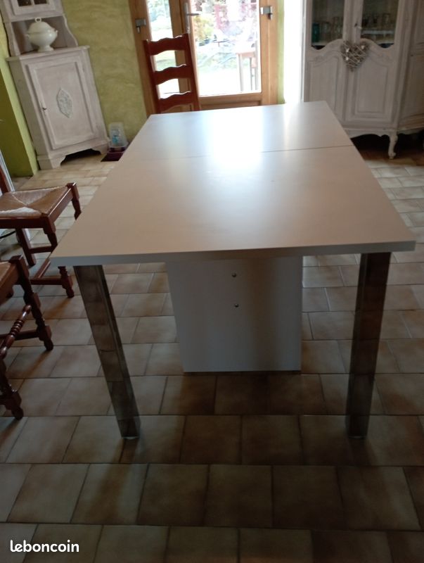 Table (image 3)