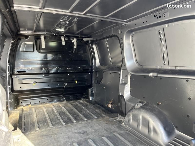Peugeot Expert Fg XL 2.0 BlueHDi 145ch S&S EAT8 (image 12)