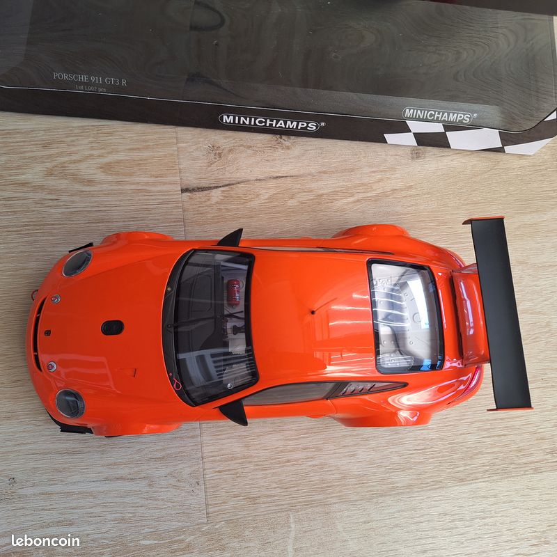 Miniature Porsche 911 997 GT3 R Street White 1/18 Minichamps - N°151108900 - Occasion - Die-cast