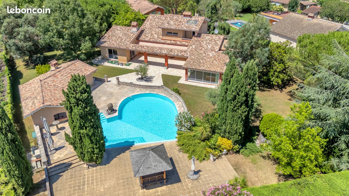 Maison 10 pièces 274 m² · à Launaguet · 274 m² · 689 000 €