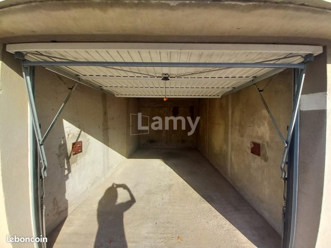 Parking 15 m² · à Marseille · 15 m² · 92 €/mois